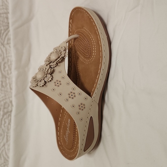 New!Light beige flower wedge flip flop arch support thong sandal off white ivory - Picture 2 of 11